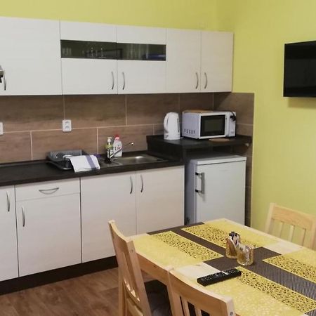 Booking Trzni Decin Bagian luar foto
