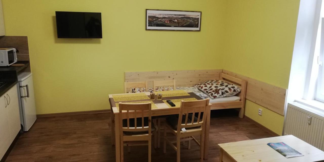 Booking Trzni Decin Bagian luar foto