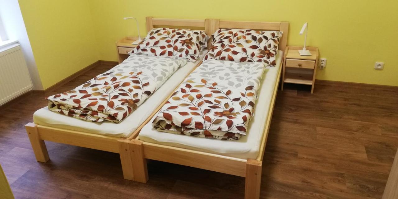 Booking Trzni Decin Bagian luar foto