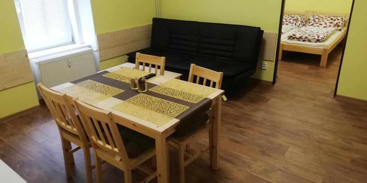 Booking Trzni Decin Bagian luar foto