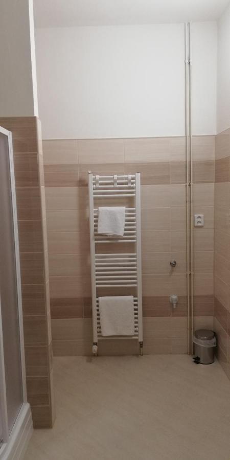 Booking Trzni Decin Bagian luar foto