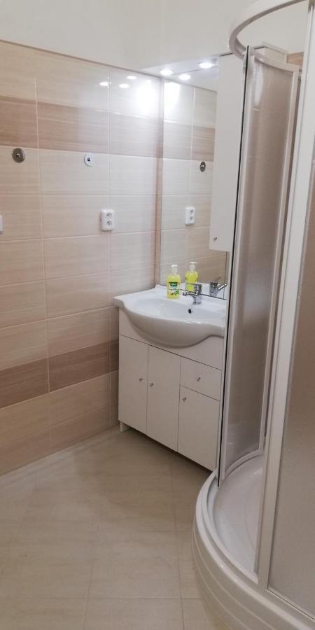 Booking Trzni Decin Bagian luar foto
