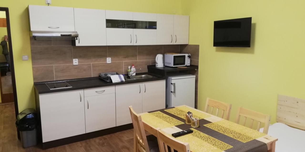 Booking Trzni Decin Bagian luar foto
