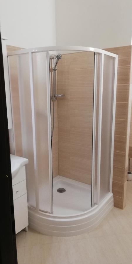 Booking Trzni Decin Bagian luar foto