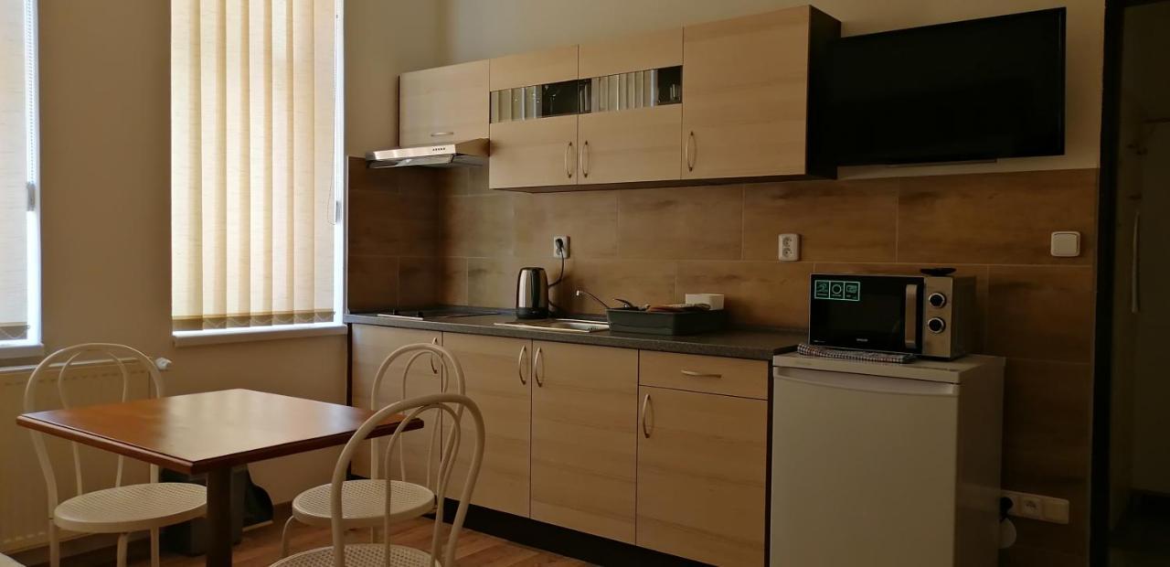 Booking Trzni Decin Bagian luar foto