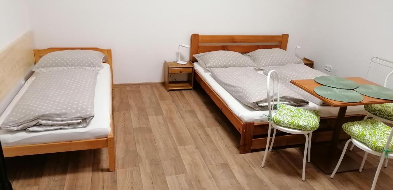 Booking Trzni Decin Bagian luar foto