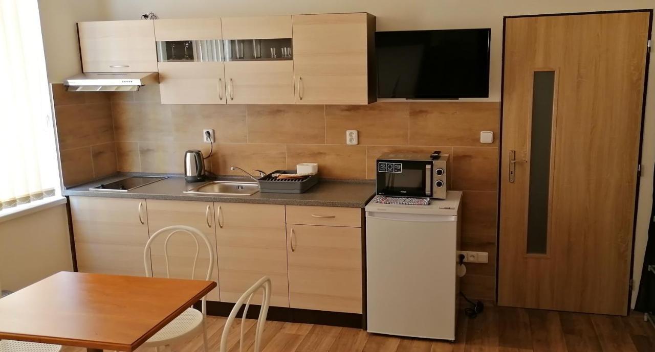 Booking Trzni Decin Bagian luar foto