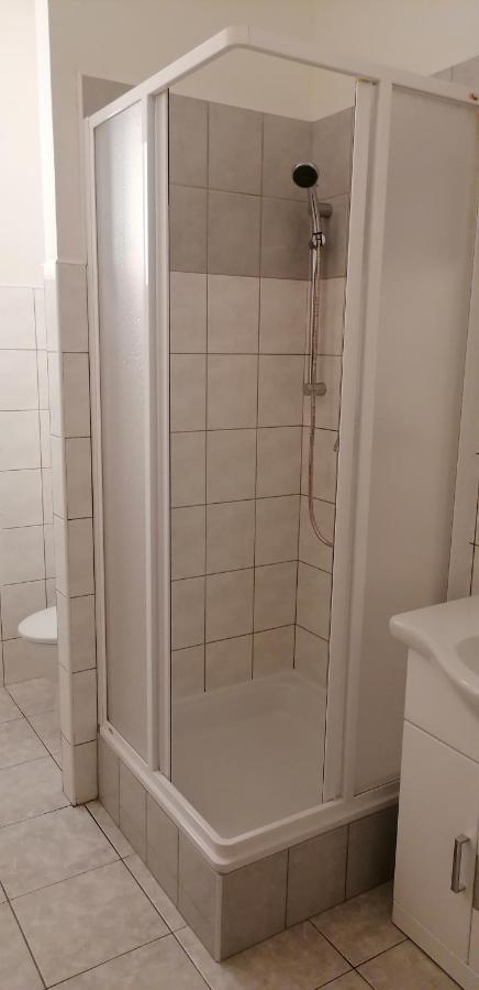 Booking Trzni Decin Bagian luar foto